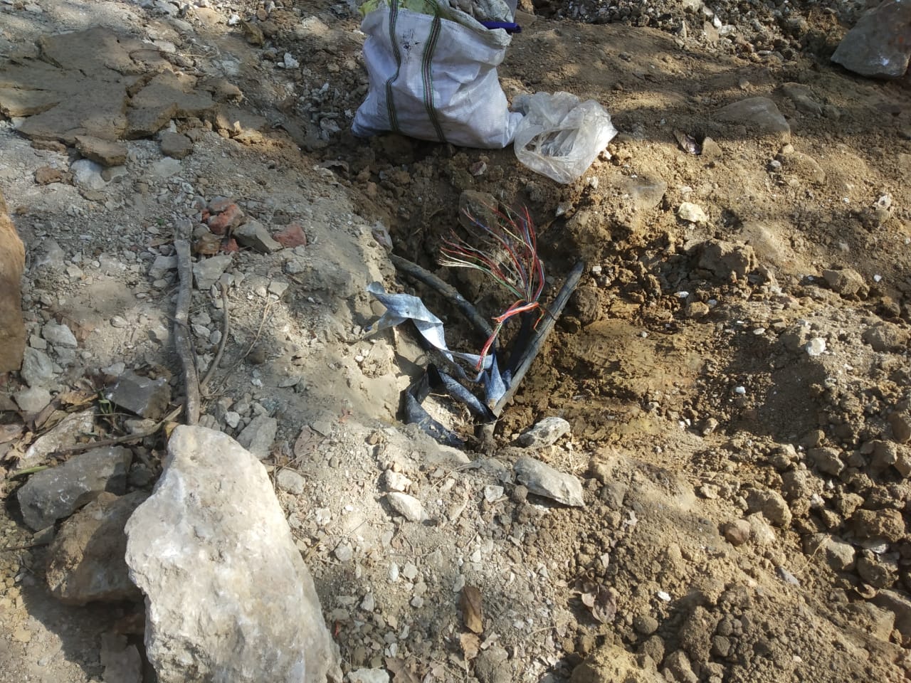 communications,service,stalled,excavation,city शहर में हो रही खुदाई से बीएसएनएल की संचार सेवा ठप