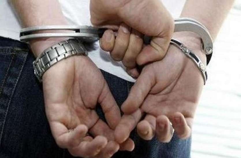 stf areested अस्पताल डायरेक्टर के साथ बिजनेस भी करता है यह जालसाज