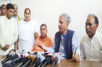 gurugram MP rao inderjit singh again started campaigning in mewat 15 सालों में मेवातियों को नहीं दिला पाए रेल,वोट के समय मेवातियों के करीब आए राव इंद्रजीत सिहं