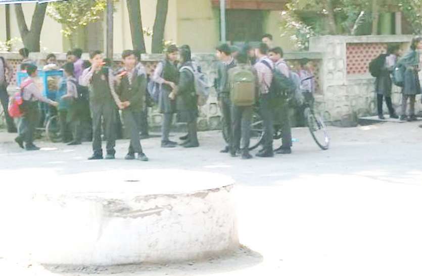 Increased heat in Singrauli, collector not change school time कहीं जान पर न बन आए स्कूल जाना, जिम्मेदार नहीं फरमा रहे गौर