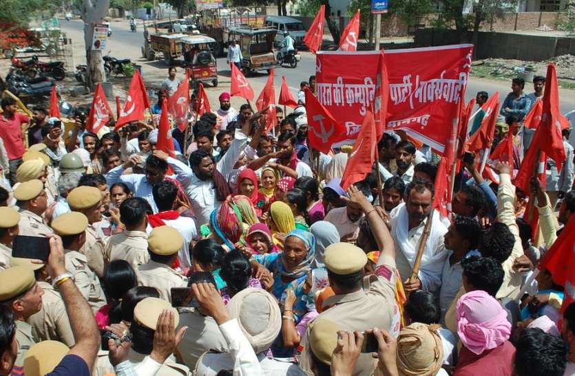 हत्याओं का खुलासा नहीं करने पर जताया विरोध हत्याओं का खुलासा नहीं करने पर जताया विरोध