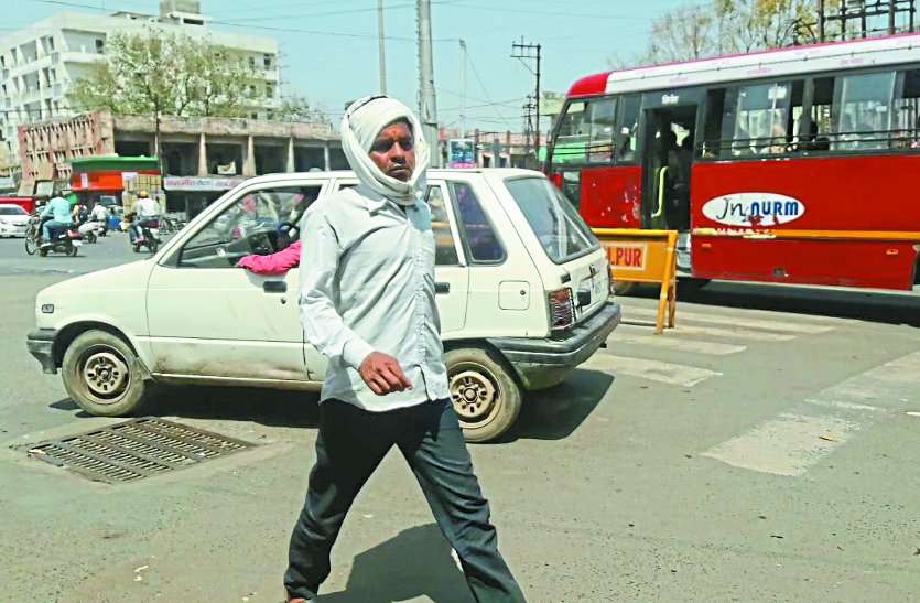 traffic jabalpur दो चौराहों को छोड़कर जेब्रा कॉसिंग बनी दिखावा, देखें वीडियो