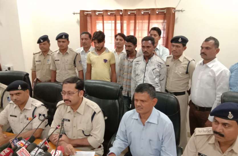 अवैध हथियारों की बढ़ी डिमांड, तीन तस्कर गिरफ्तार लोकसभा चुनाव में अवैध हथियारों की बढ़ी डिमांड, तीन तस्कर गिरफ्तार