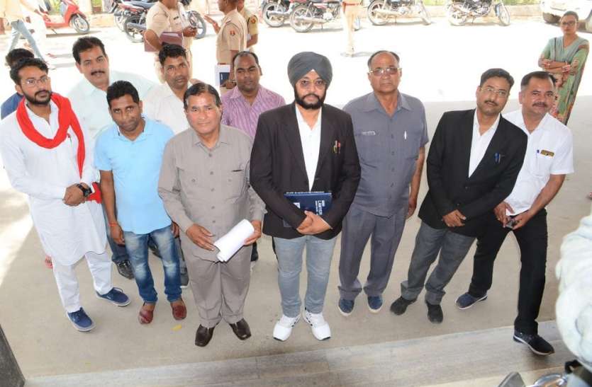 hanumangarh town bhadrkali ka mamla श्रद्धा के द्वार पर पर पानी को तरस रहे श्रद्धालु