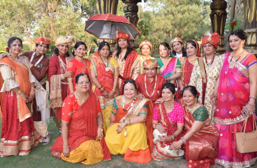 gangaur celebration with marwani mahila mandal in satna city लहरा ऊपर नौका डोले, नौका में गणगौर