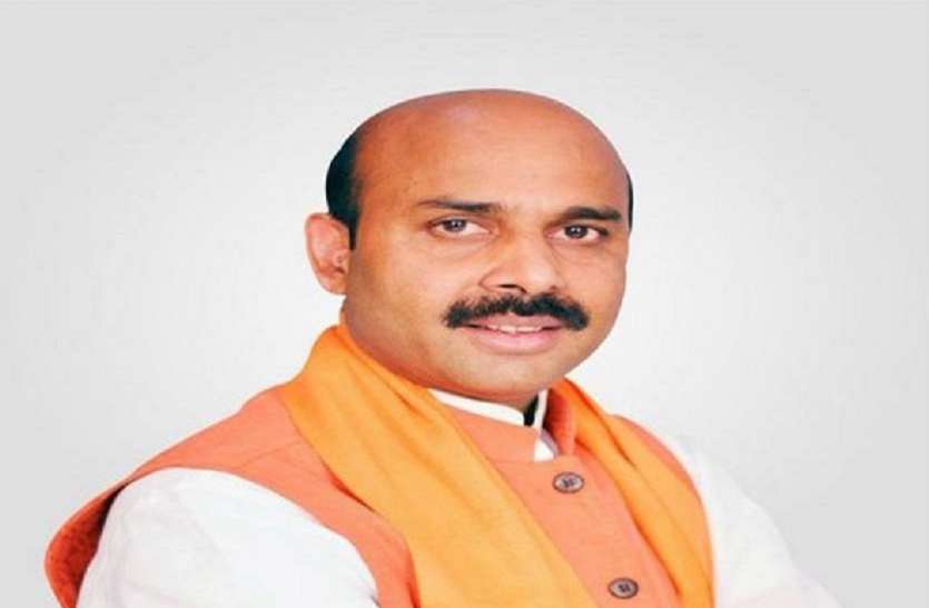 harish dwivedi बीजेपी सांसद ने सपा-बसपा गठबंधन कैंडिडेट पर साधा निशाना, कहा- इन्हें वोट मांगने से पहले मांगना पड़ रहा माफी