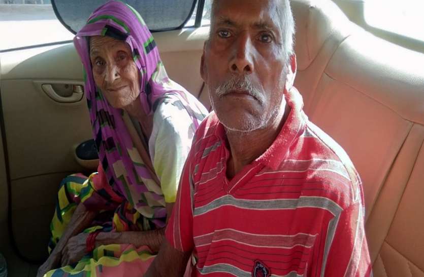 Elderly couple कमरे में बंदी बना कर रखे गये थे बुजुर्ग दम्पत्ति, पुलिस को व्हाट्सएप से मिला मैसेज तो हुआ खुलासा