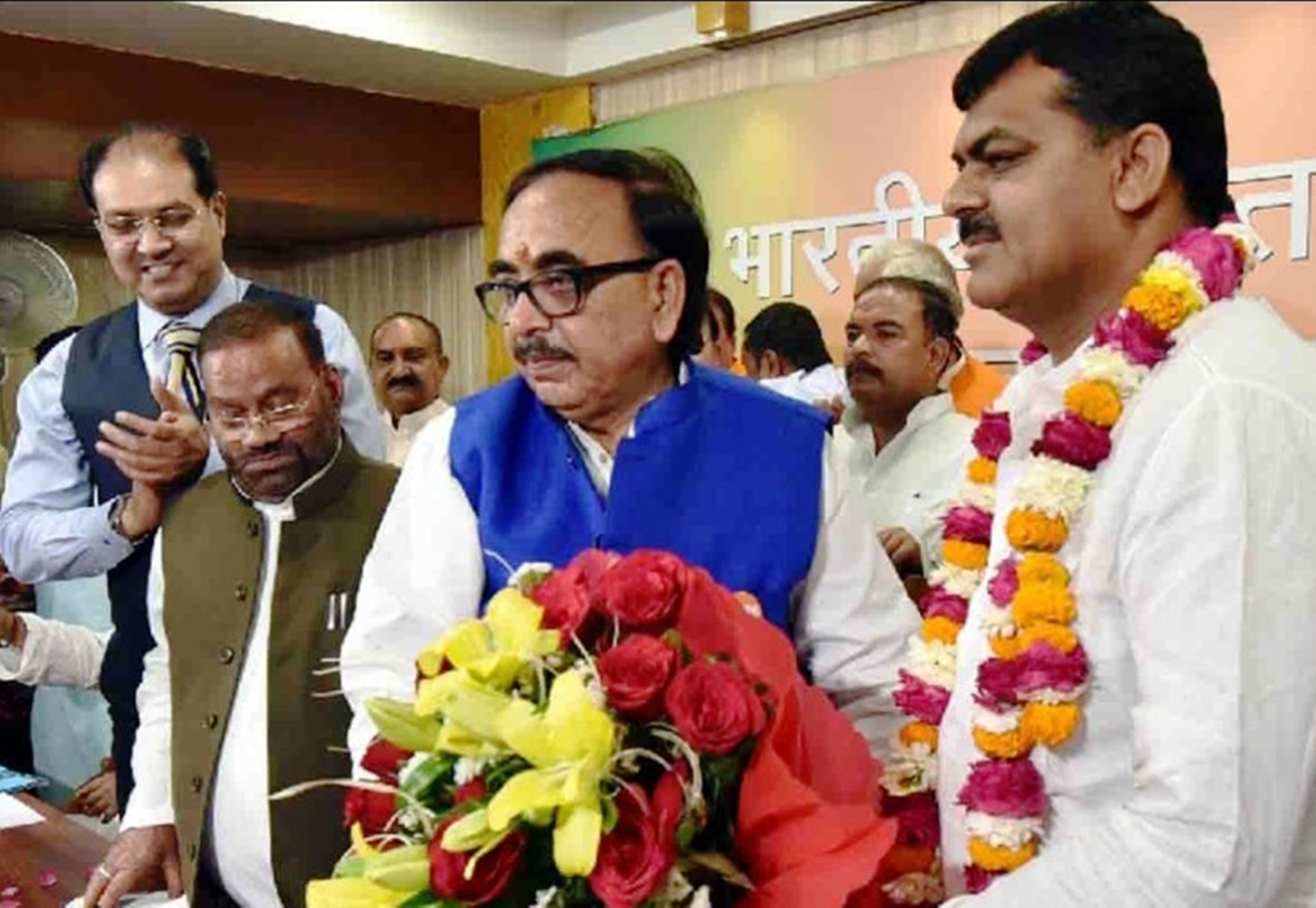 bsp leader nirmal tiwari joins bjp in lok sabha election 2019 बसपा छोड़ भाजपा का थामा दामन, डिम्पल पर भारी पड़ सकते निर्मल