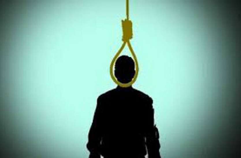 suicide खेत की कटाई छोड़कर घर लौटे किशोर ने की आत्महत्या, सदमे में परिजन