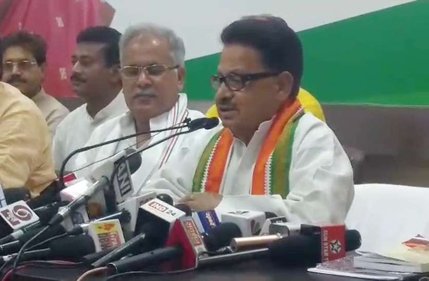lok sabha election 2019 छत्तीसगढ़ में पुनिया ने जारी किया कांग्रेस का घोषणापत्र, PM मोदी पर साधा निशाना