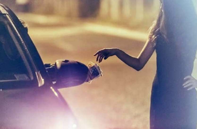 up police लोकसभा चुनाव से पहले हाई प्रोफाइल सेक्स रैकेट का भंडाभोड़ , कई हिरासत में