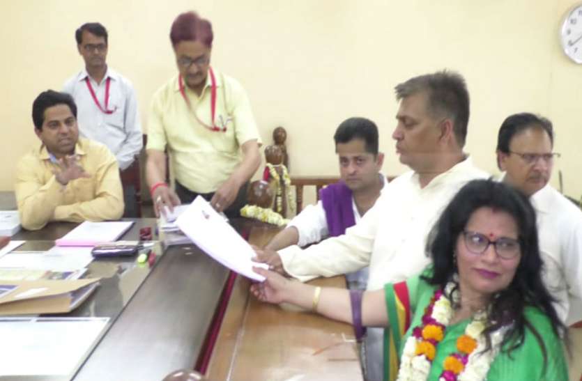 PRSP नामाकंन प्रक्रिया के अंतिम दिन प्रसपा सहित दो प्रत्याशियों ने नामांकन पत्र किए दाखिल