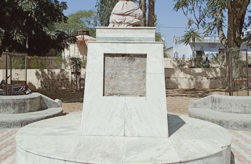 sculpture yet not unveiled in jaipur Rural 29 सालों से कपड़े में लिपटी 'आयरन लेडी'