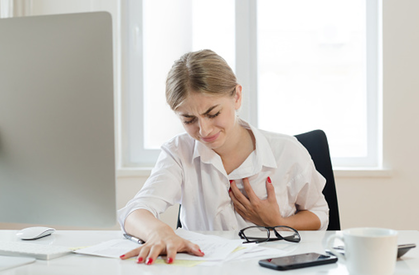identify-the-symptoms-of-heart-attack हार्ट अटैक के लक्षणों को एेसे पहचानें