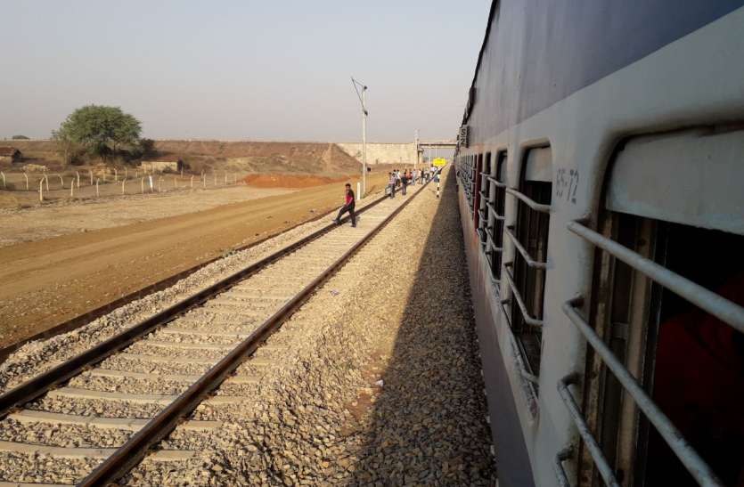Two months and more will be intercity, the storm will reach the night दो महीने और रुलाएगी इंटरसिटी, आंधी रात पहुंचेगी रीवा