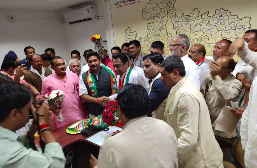 rewa कपिध्वज सिंह के साथ रीवा के नेताओं ने ली कांग्रेस की सदस्यता, कमलनाथ बोले इस टीम के आने मिली मजबूती