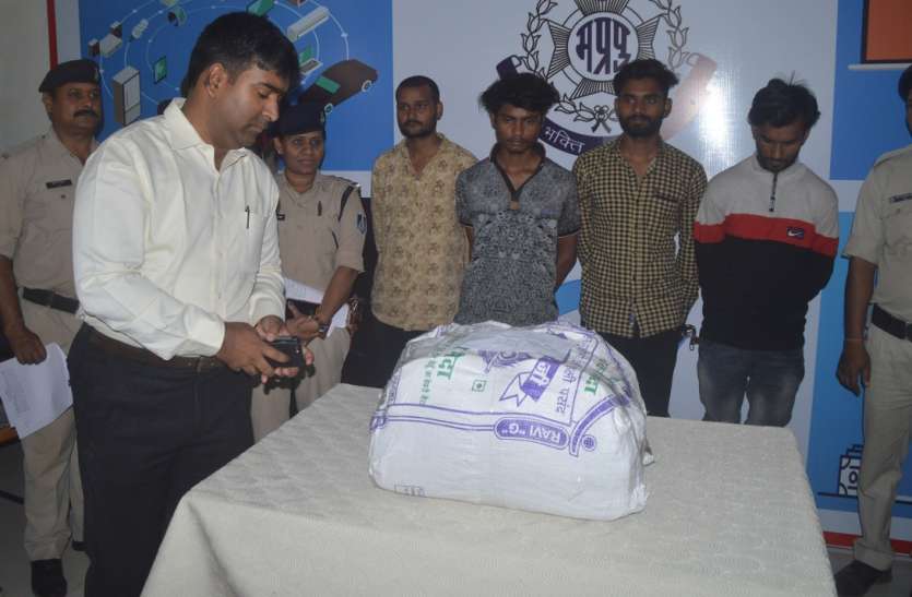 Educated students were trafficking in Hemp पढ़े-लिखे छात्र कर रहे थे गांजा की तस्करी