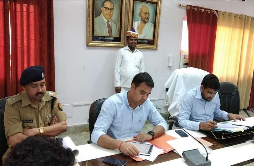 District Majistrate Strict order Nodel officers लोक सभा निर्वाचन की तैयारियों से सम्बन्धित समीक्षा बैठक, दिए सख्त निर्देश