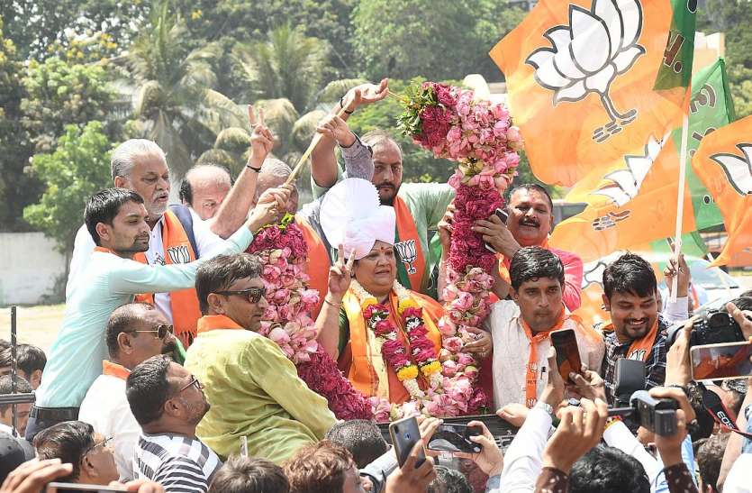 patrika नामांकन रैली में मायूसी से शामिल हुए टिकट के दावेदार