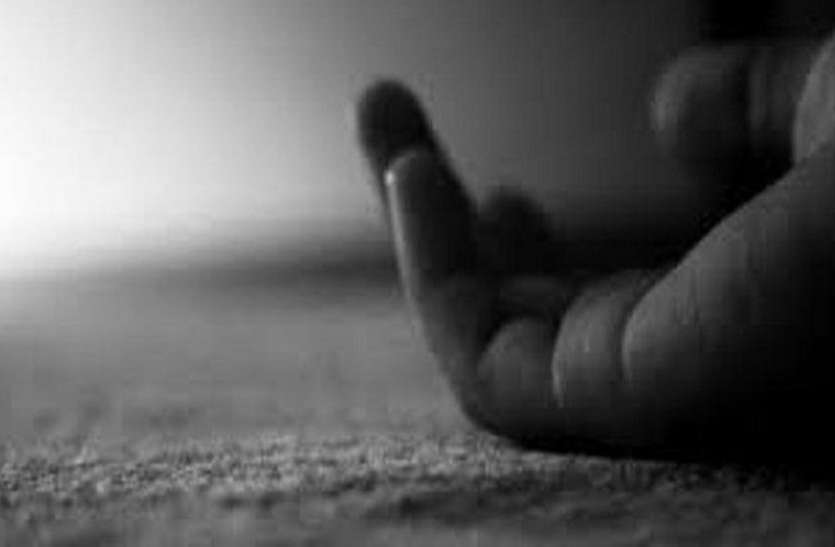 suicide ससुरालवालों की प्रताडऩा से परेशान युवक ने की आत्महत्या, सुसाइड नोट मिला