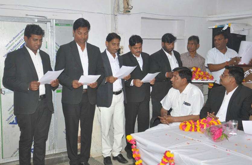 district-educator-union-tonk-s-swearing-in-ceremony जिला एवं सैशन न्यायाधीश ने जिला अभिभाषक संघ के नवनिर्वाचित पदाधिकारियों को कराई शपथ ग्रहण