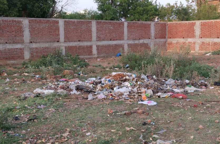 Negligence in cleaning work जहां का आयुक्त ने किया निरीक्षण, दूसरे दिन वार्ड का हुआ ये हाल...पढि़ए खबर