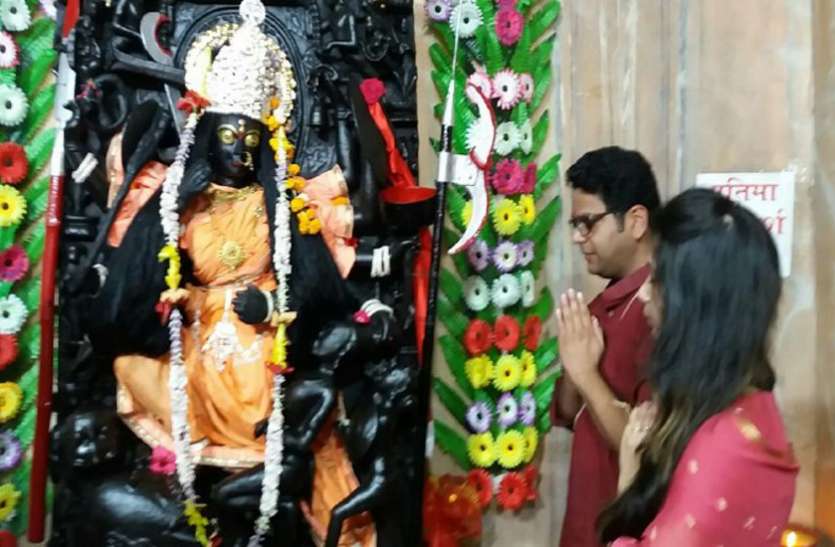 Collector Umaria set up Jawara kalash in Mother Birasini temple कलेक्टर उमरिया ने की मां बीरासिनी मंदिर में जवारा कलशों की स्थापना