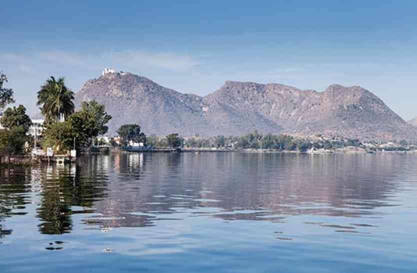 water criris in udaipur, dry lakes of udaipur झीलों में पानी उतरते ही गंदे नाले देखने पहुंची टीमें, दिए यह निर्देश