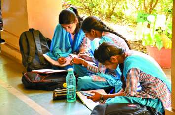 uniform news neemuch एसएमसी और बच्चों के एकाउंट बंद, बच्चे राशि के इंतजार में परेशान