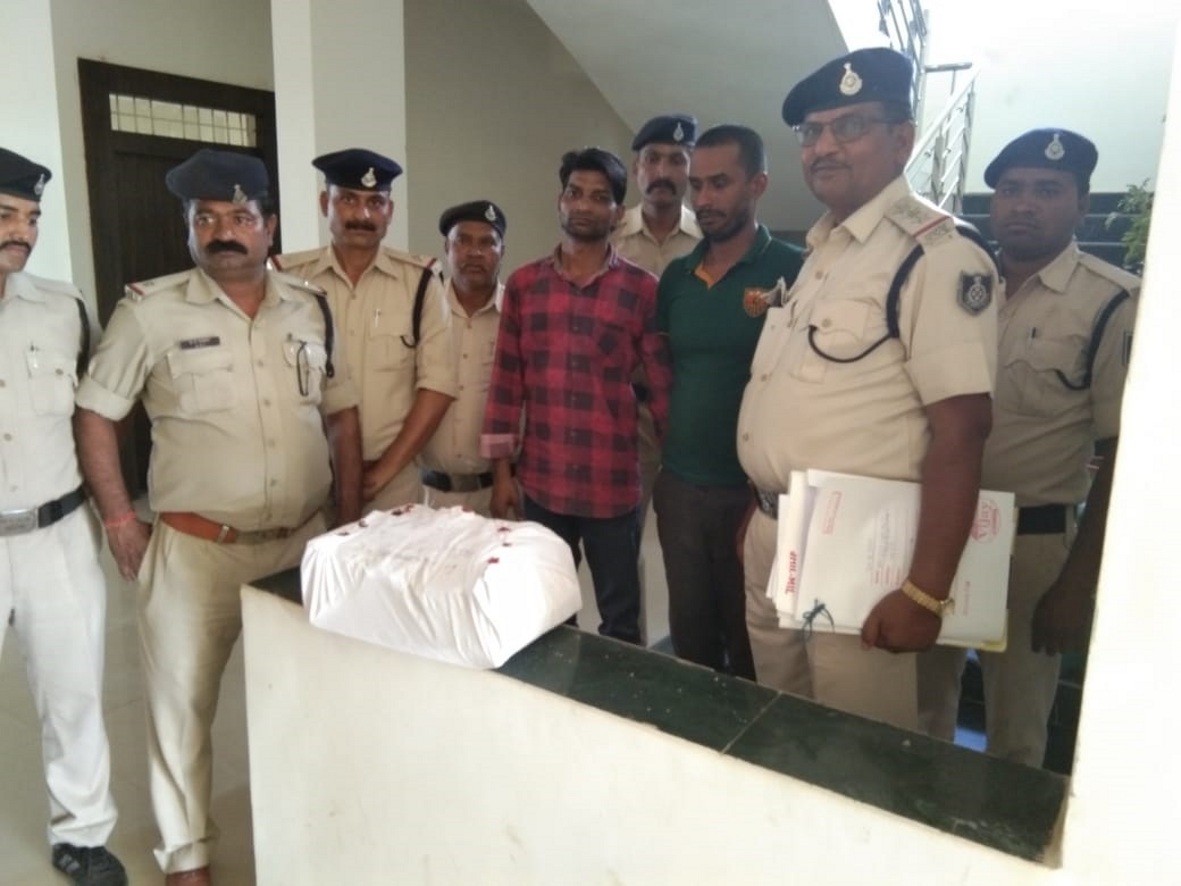 Drug trading caught in the checking चेकिंग में पकड़ाया नशे का कारोबारी