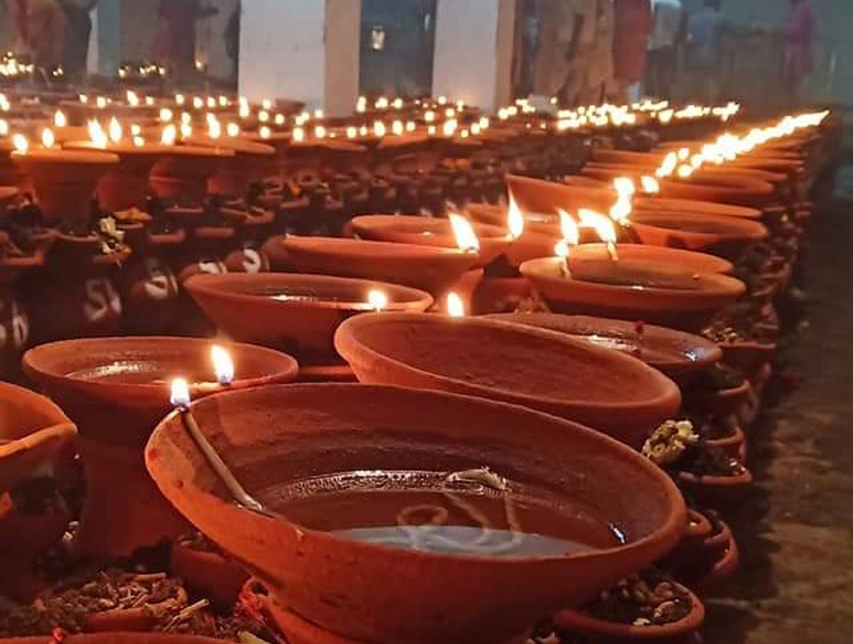 Installed more than 10 thousand urn made स्थापित किए गए 10 हजार से ज्यादा कलश