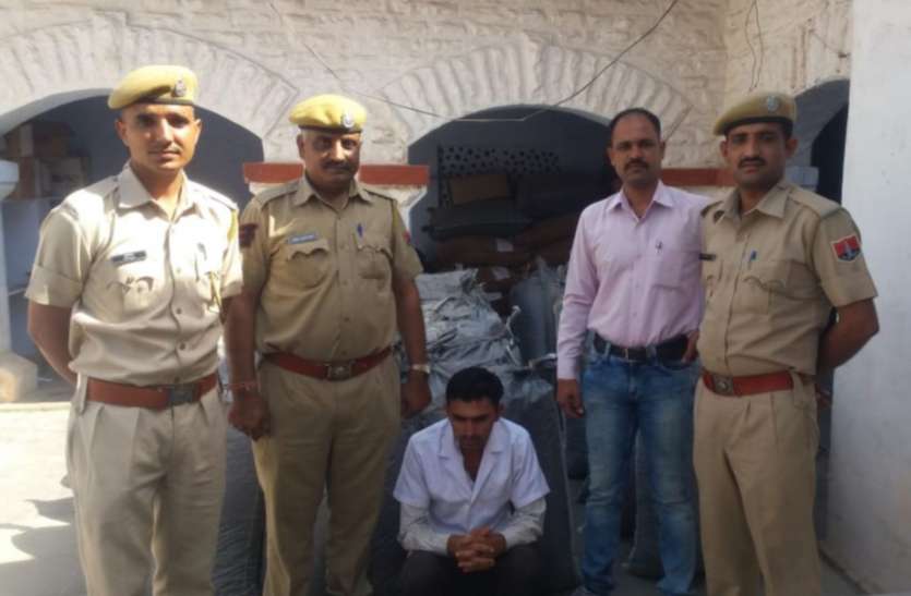 crime चिकित्साकर्मी बनकर एम्बुलेंस में ले जा रहे थे आठ क्विंटल डोडा चूरा, इस तरह आरोपी चढ़ा पुलिस के हत्थे