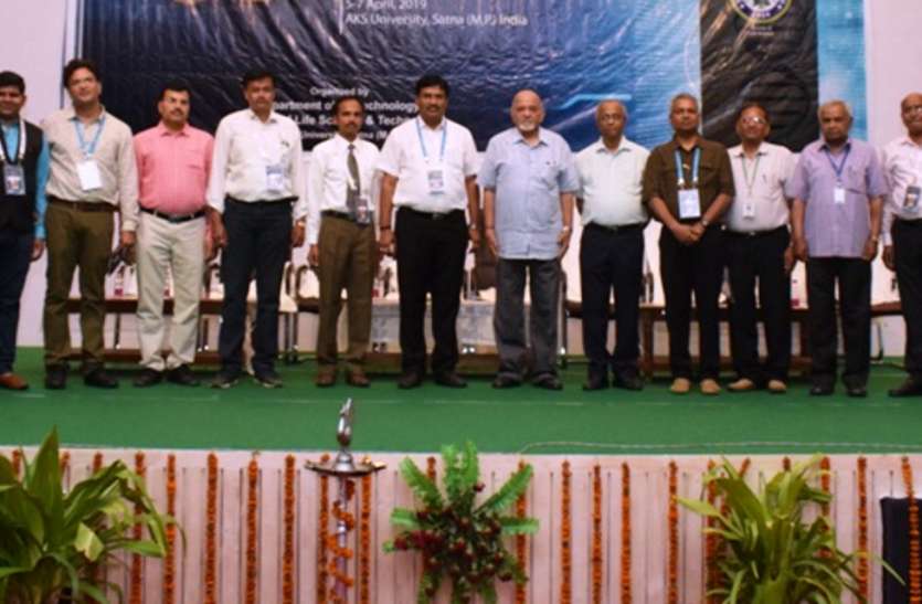 AKS University: Concluding the International Conference स्टूडेंट्स संकल्पित होकर पूरा करें लक्ष्य