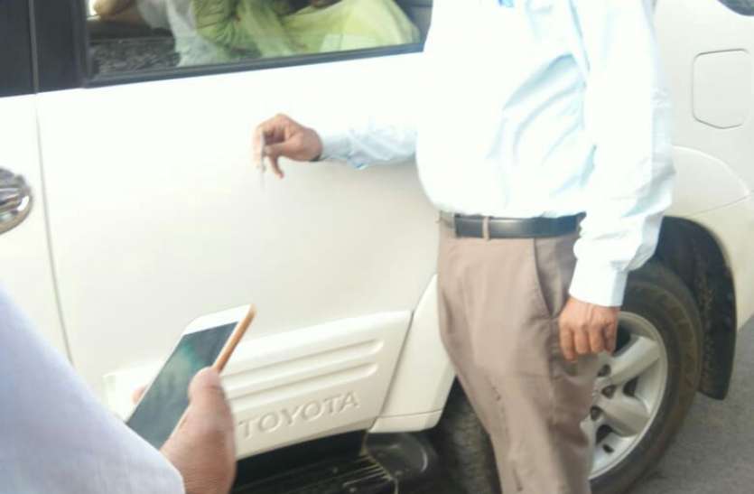 search to poonam cars एफएसटी ने क्यों रोकी अभिनेत्री पूनम ढिल्लो की कार