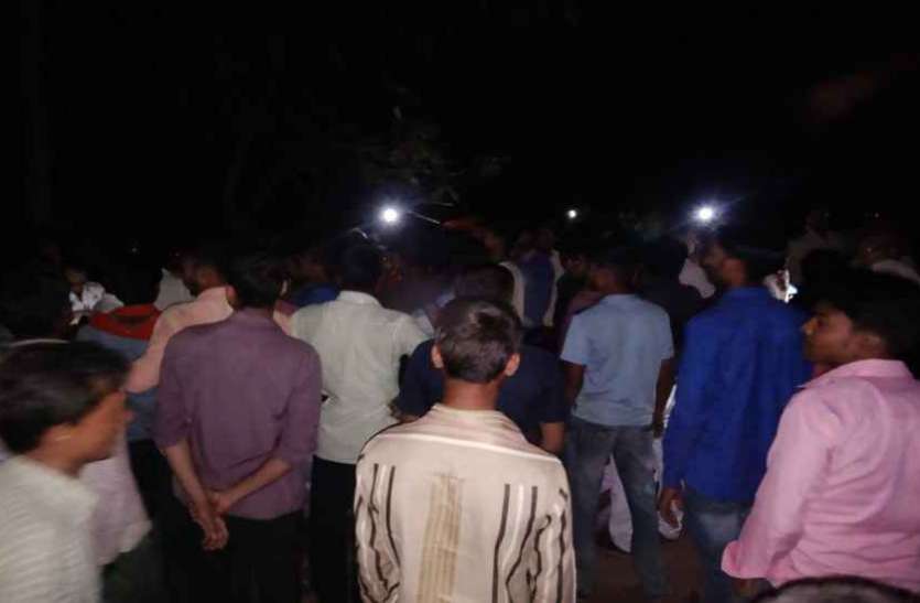 goshalpur-road-accident-havva-crushes-young-man सडक़ किनारे खड़ा था साइकिल लिए युवक, बेलगाम हाइवा ने कुचला दिया