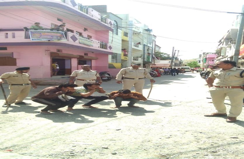 julus लोगों को धमकाने वाले लिस्टेड बदमाश का निकाला जुलूस