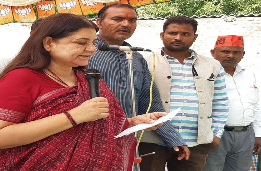 Maneka Gandhi action on complaint of ganna kisan मेनका गांधी से गन्ना किसानों की शिकायत पर लिया एक्शन, चालू कराई चीनी मिल