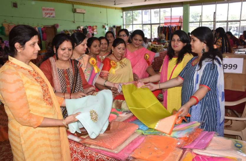 Designer Dresses Attract Women डिजाइनर कपड़ों ने महिलाओं को किया आकर्षित