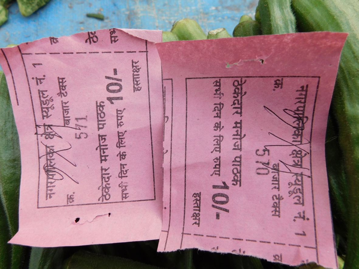 Nanda Contractor's arbitrary, arbitrary recovery from pavement traders नपा ठेकेदार की मनमानी, फुटपाथ व्यापारियों से मनमानी वसूली