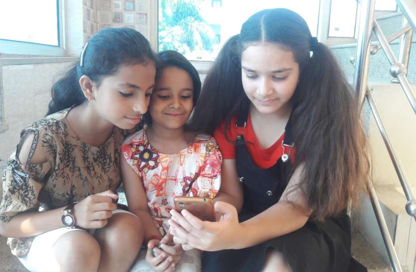 save children with the effect of mobile बच्चों को बचाएं मोबाइल के दुष्प्रभाव से