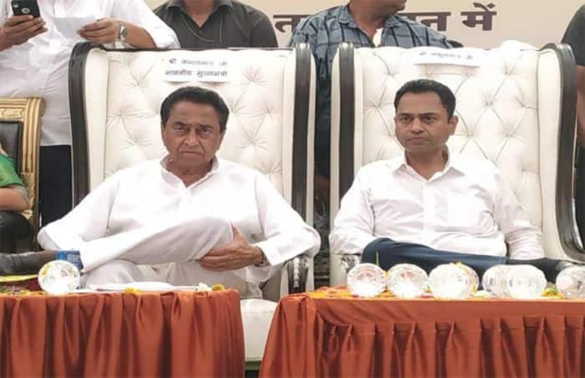 Kamalnath with Nakulnath अपने बेटे नकुलनाथ से पांच गुना ज्यादा गरीब हैं मध्यप्रदेश के सीएम कमलनाथ सिंह