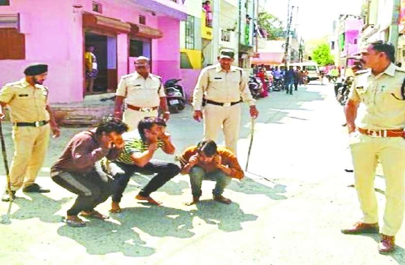 indore लोगों को धमकाने वाले लिस्टेड बदमाश का निकाला जुलूस