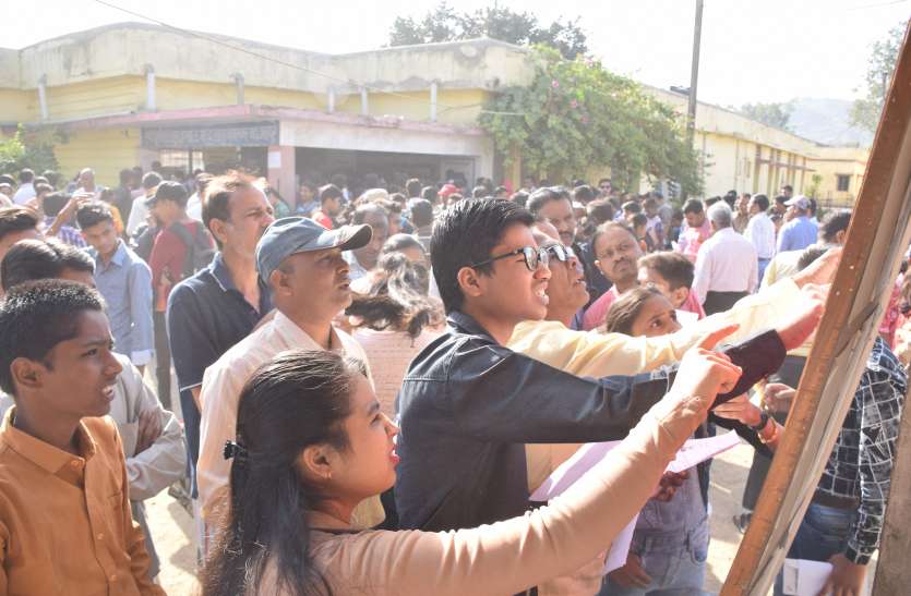 Find the way to pocketing the name of fees in schools स्कूलों में फीस के नाम पर जेब काटने के ढूढें तरीके