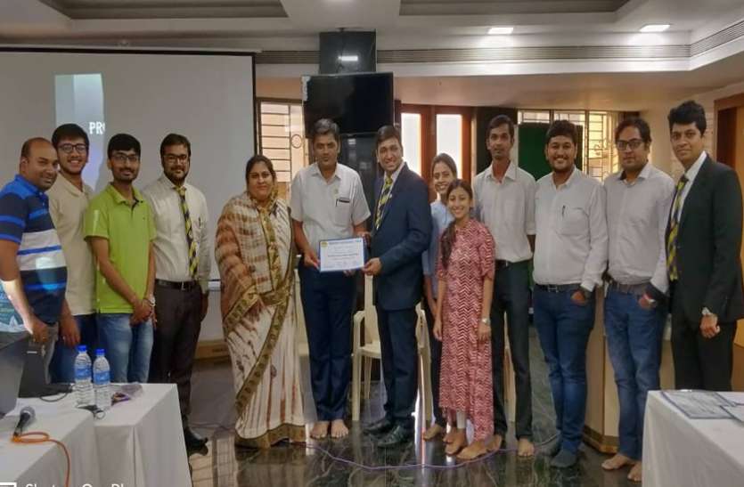 Tutor taught to be a good speaker अच्छा वक्ता बनने के सिखाए गुर