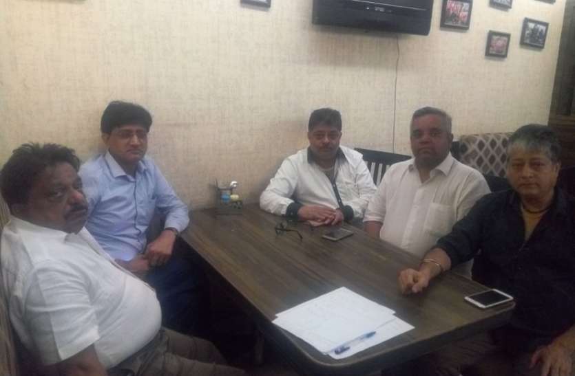 The issues arose in mutual pulling आपसी खींचतान में मुद्दे हो गए गौण