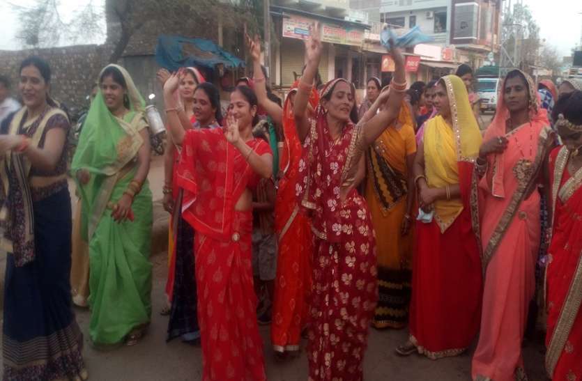 baran नाचते गाते निकाली गणगौर की सवारी