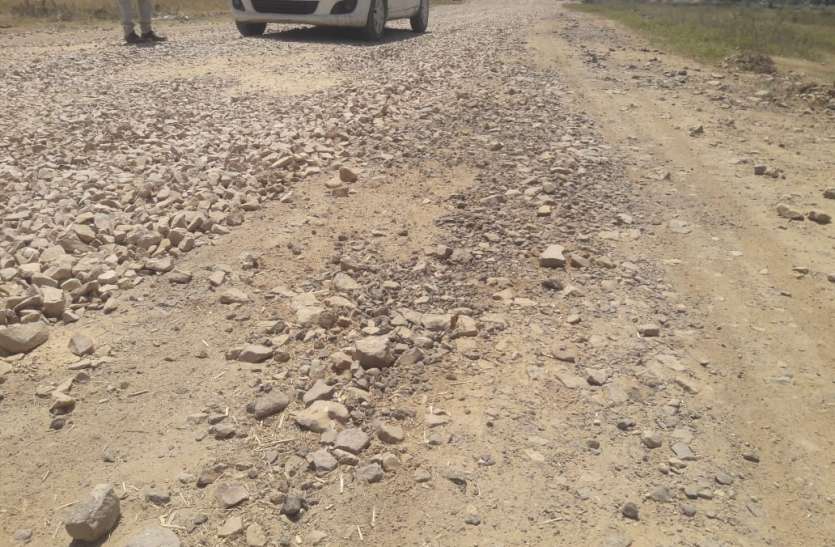 sheopur निर्माण की समयावधि खत्म, अधूरी पड़ी सड़क, गुणवत्ता भी ताक पर