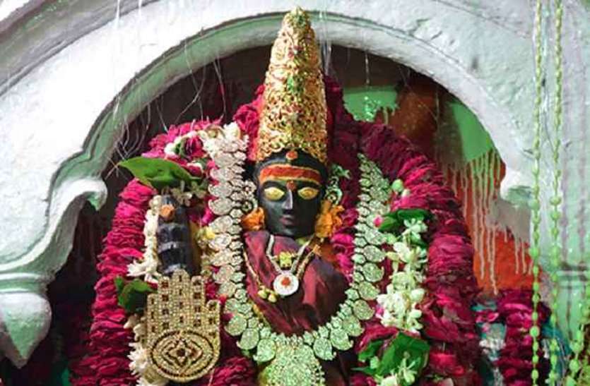 jai mata di पंचमी में माता का हुआ विशेष श्रृंगार, दर्शन के लिए लगी भक्तों की कतार