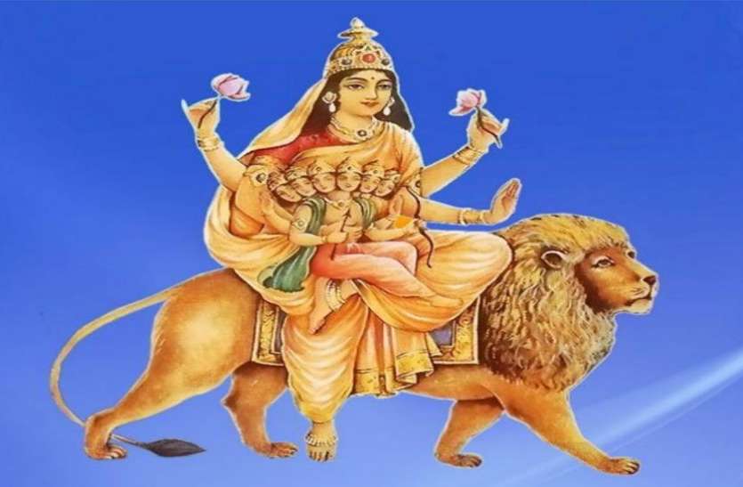 चैत्र नवरात्रि 2019: हर दुख को दूर करेंगी मां स्कंदमाता, इन उपायों को करने से मिलेगी सफलता Chaitra Navratri 2021: चैत्र नवरात्रि के पांचवें दिन मां स्कंदमाता की होती है उपासना, जानिए मंत्र, कथा और पूजा विधि