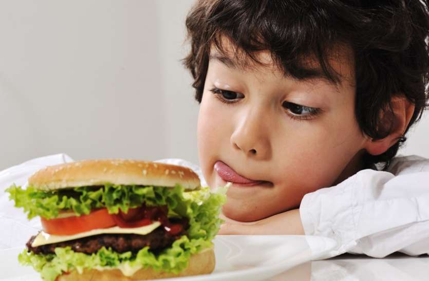 junk food पैकेट बंद चिप्स-कुरकुरे और जंक फूड बच्चों को दे रहा एलर्जी